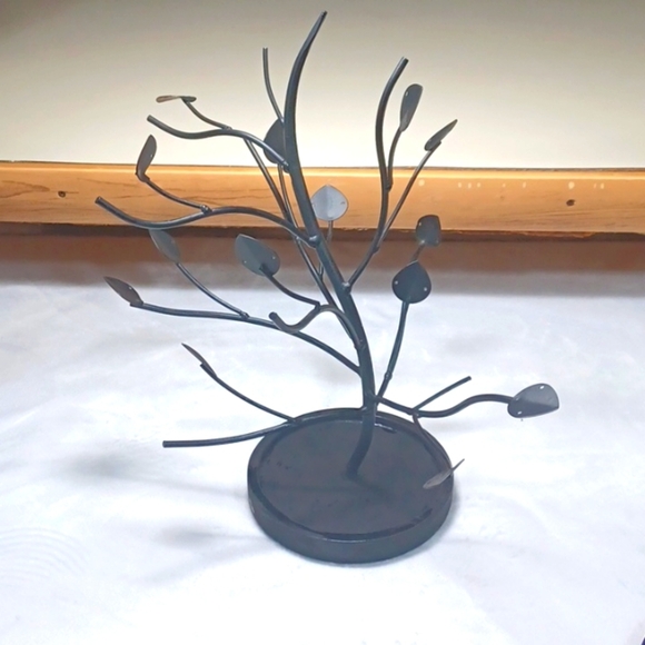 Black Earring Round  Tree Stand - Picture 4 of 9